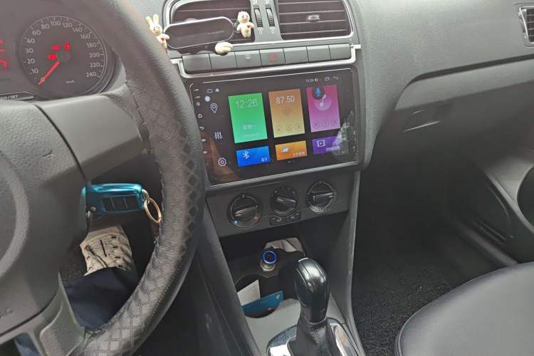 Used Volkswagen Polo 2013 1.6L Automatic Comfort Edition Audio And AC Panel