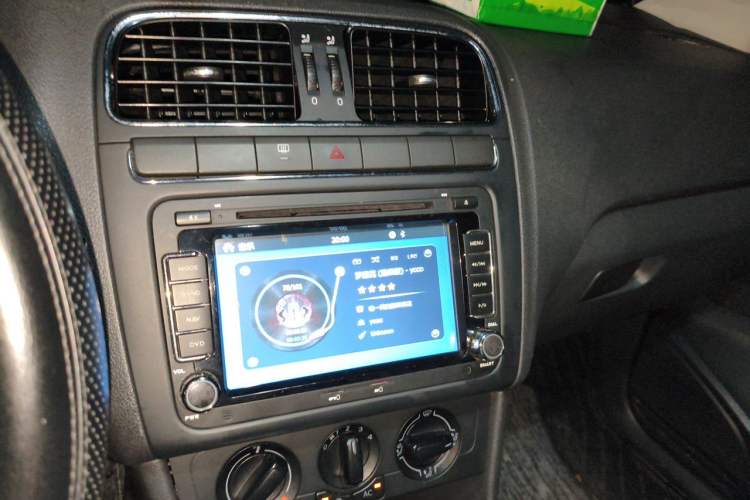 Used Volkswagen Polo 2013 1.6L Automatic Comfort Edition Audio And AC Panel