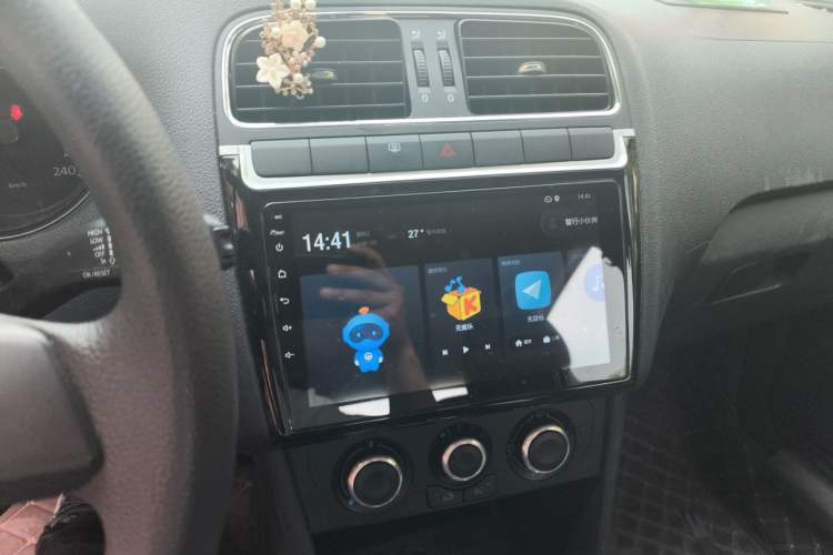 Used Volkswagen Polo 2013 1.4L Automatic Comfort Edition Audio And AC Panel