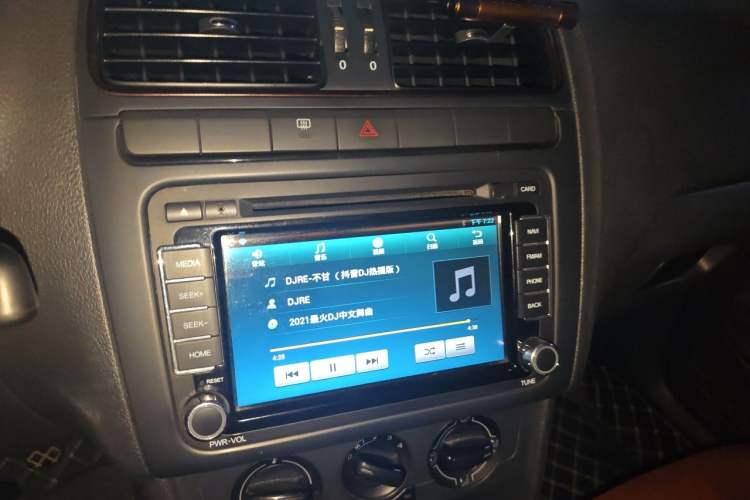 Used Volkswagen Polo 2013 1.4L Manual Fashion Edition Audio And AC Panel