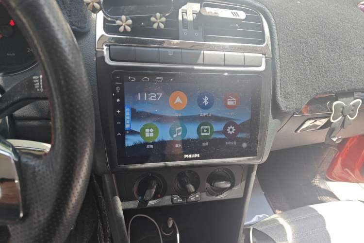 Used Volkswagen Polo 2013 1.4L Manual Fashion Edition Audio And AC Panel
