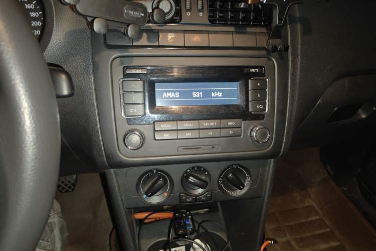 Used Volkswagen Polo 2013 1.4L Manual Fashion Edition Audio And AC Panel