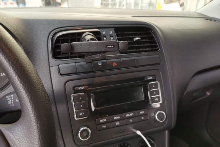 Used Volkswagen Polo 2013 1.4L Manual Fashion Edition Audio And AC Panel