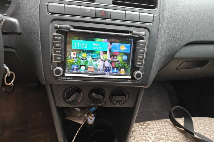 Used Volkswagen Polo 2013 1.4L Manual Fashion Edition Audio And AC Panel
