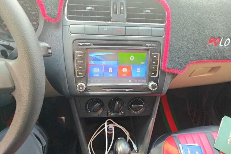 Used Volkswagen Polo 2013 1.4L Automatic Comfort Edition Audio And AC Panel