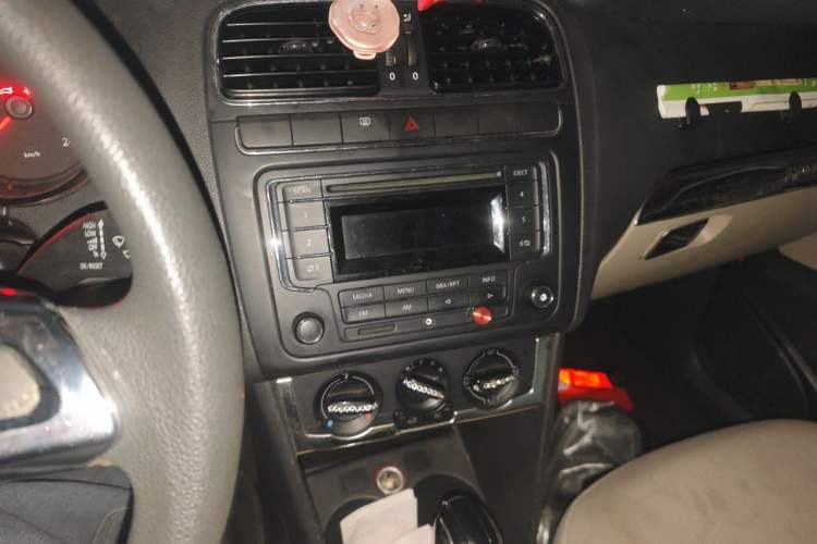 Used Volkswagen Polo 2013 1.4L Automatic Comfort Edition Audio And AC Panel