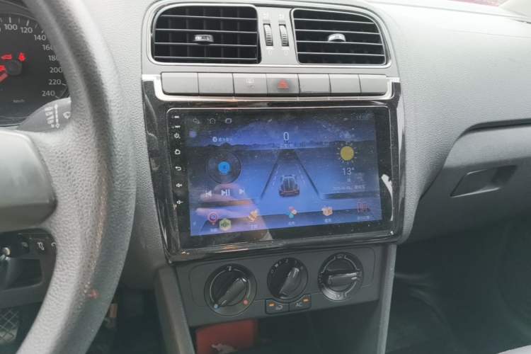 Used Volkswagen Polo 2013 1.4L Manual Fashion Edition Audio And AC Panel