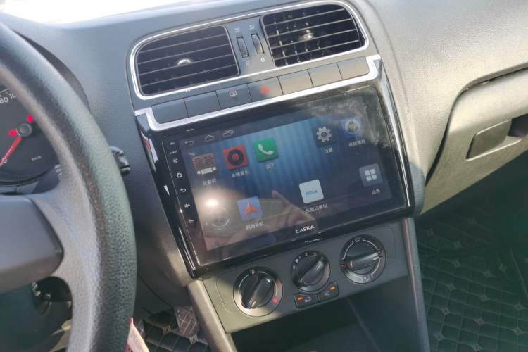 Used Volkswagen Polo 2013 1.6L Automatic Comfort Edition Audio And AC Panel