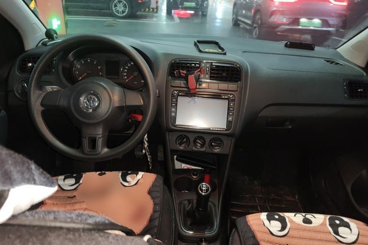 Used Volkswagen Polo 2013 1.4L Manual Fashion Edition Center Console