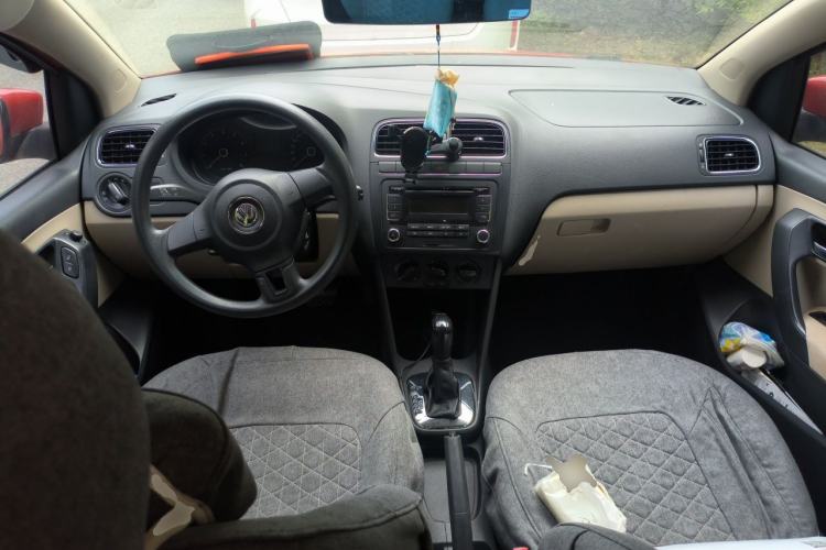 Used Volkswagen Polo 2013 1.6L Automatic Comfort Edition Center Console