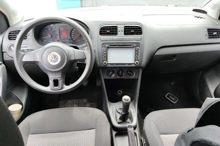 Used Volkswagen Polo 2013 1.4L Manual Fashion Edition Center Console
