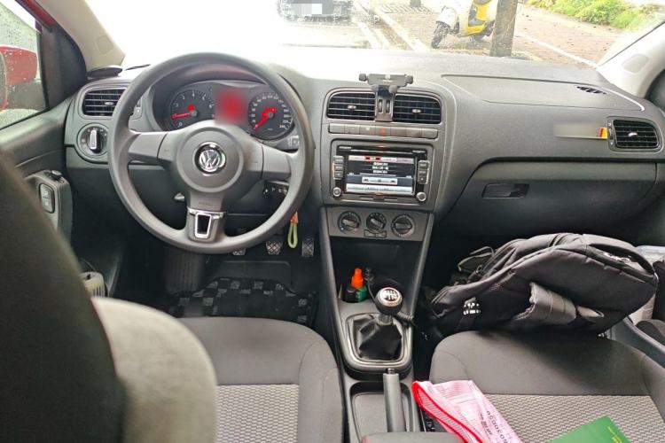 Used Volkswagen Polo 2013 1.4L Manual Fashion Edition Center Console