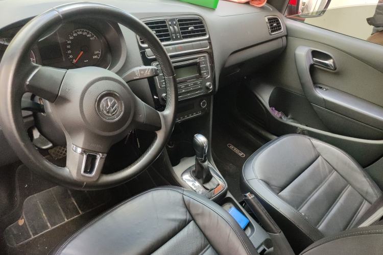 Used Volkswagen Polo 2013 1.6L Automatic Luxury Edition Center Console