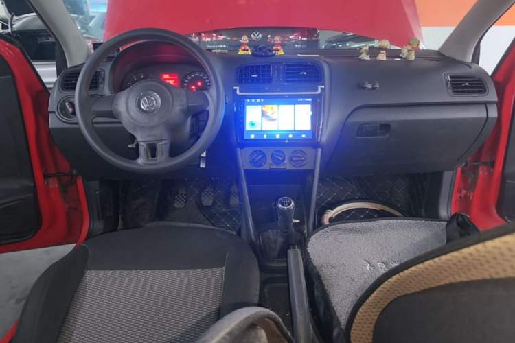 Used Volkswagen Polo 2013 1.4L Manual Fashion Edition Center Console