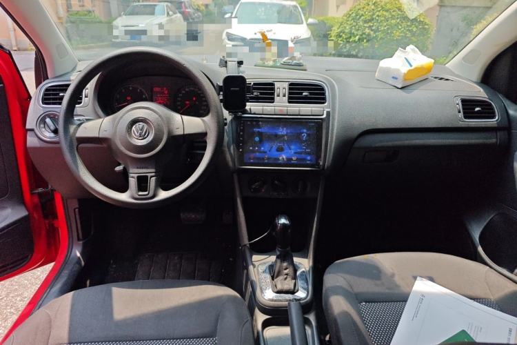 Used Volkswagen Polo 2013 1.4L Automatic Comfort Edition Center Console