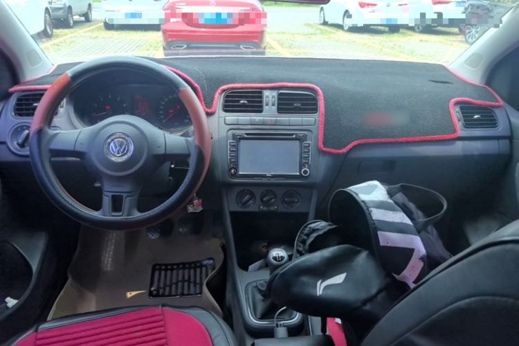 Used Volkswagen Polo 2013 1.4L Manual Fashion Edition Center Console