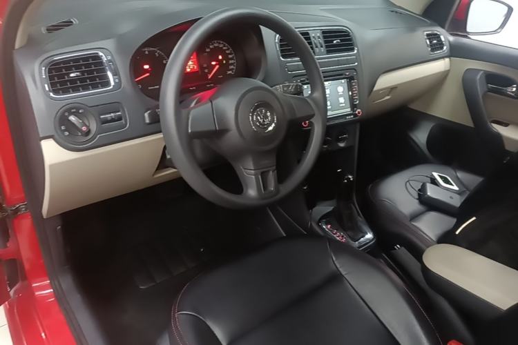 Used Volkswagen Polo 2013 1.6L Automatic Comfort Edition Center Console