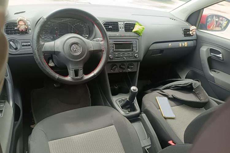 Used Volkswagen Polo 2013 1.4L Manual Fashion Edition Center Console