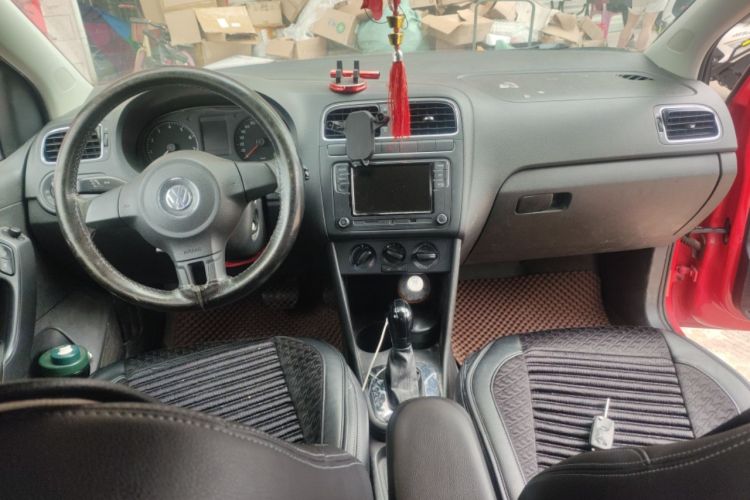 Used Volkswagen Polo 2013 1.6L Automatic Comfort Edition Center Console
