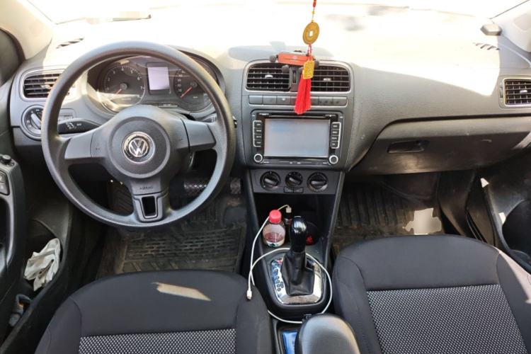 Used Volkswagen Polo 2013 1.6L Automatic Comfort Edition Center Console