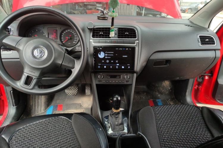 Used Volkswagen Polo 2013 1.4L Automatic Comfort Edition Center Console