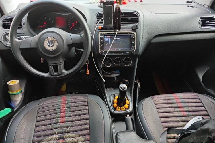 Used Volkswagen Polo 2013 1.4L Manual Fashion Edition Center Console