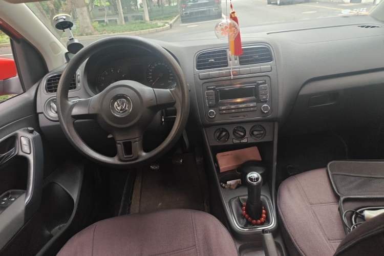 Used Volkswagen Polo 2013 1.4L Manual Fashion Edition Center Console