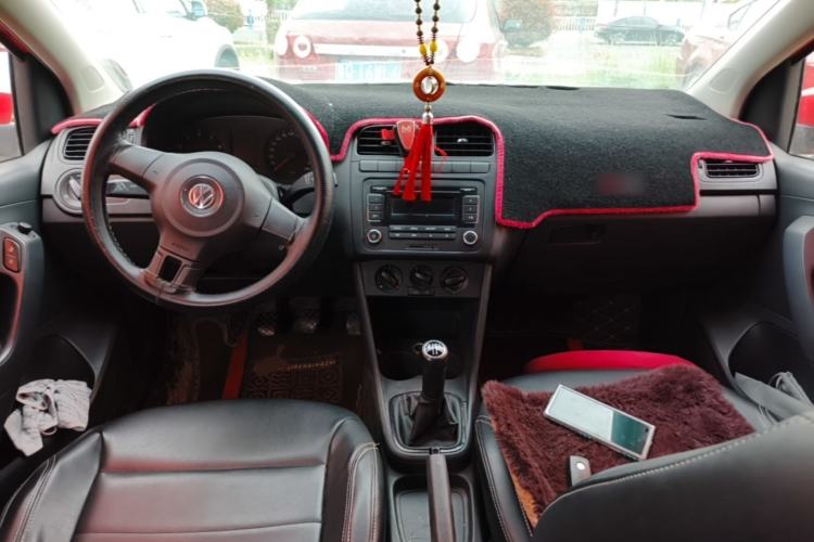 Used Volkswagen Polo 2013 1.4L Manual Fashion Edition Center Console
