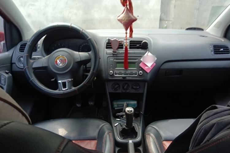 Used Volkswagen Polo 2013 1.4L Manual Fashion Edition Center Console