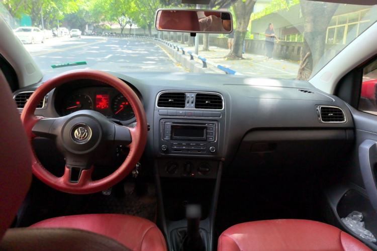 Used Volkswagen Polo 2013 1.6L Manual Comfort Edition Center Console