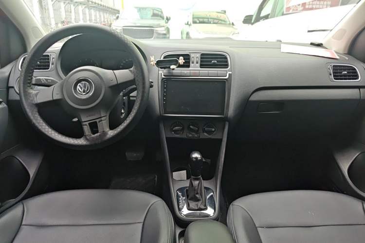 Used Volkswagen Polo 2013 1.6L Automatic Comfort Edition Center Console