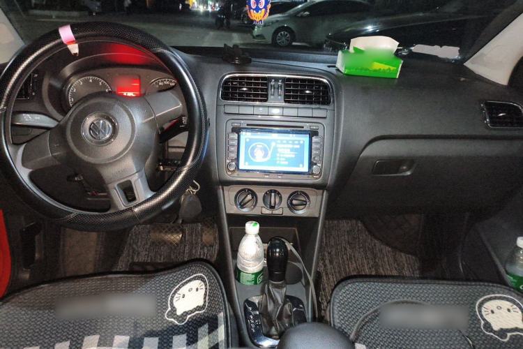 Used Volkswagen Polo 2013 1.6L Automatic Comfort Edition Center Console