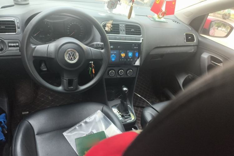 Used Volkswagen Polo 2013 1.4L Automatic Comfort Edition Center Console