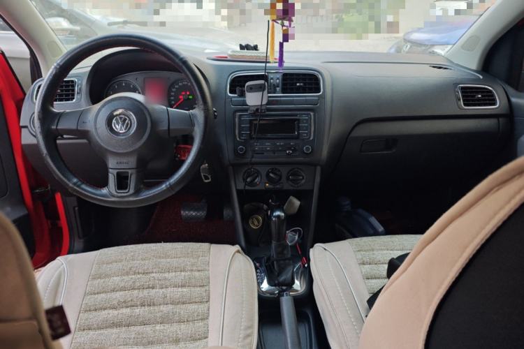 Used Volkswagen Polo 2013 1.6L Automatic Comfort Edition Center Console