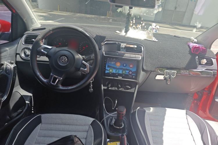 Used Volkswagen Polo 2013 1.4L Manual Fashion Edition Center Console
