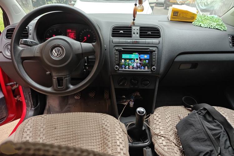Used Volkswagen Polo 2013 1.4L Manual Fashion Edition Center Console