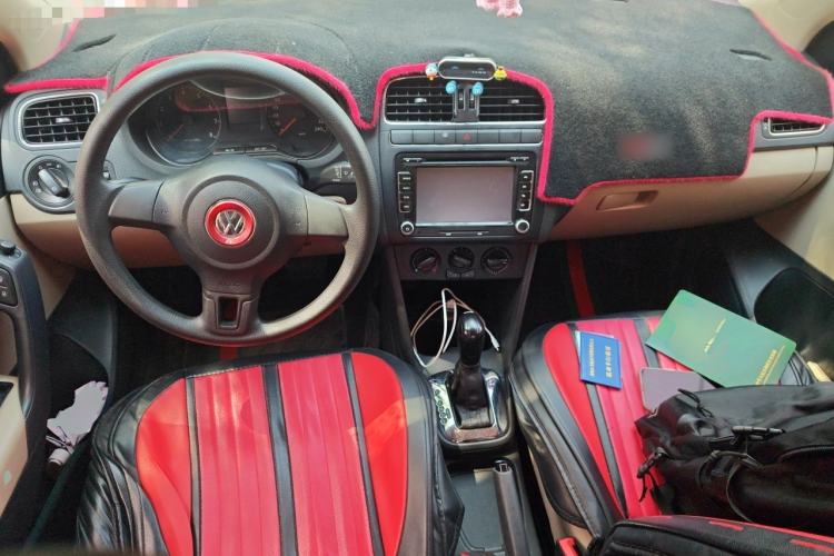 Used Volkswagen Polo 2013 1.4L Automatic Comfort Edition Center Console
