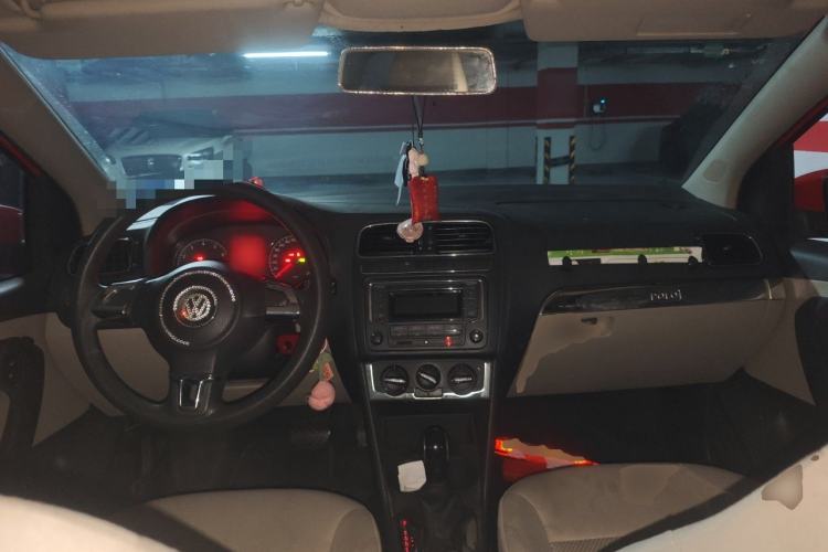 Used Volkswagen Polo 2013 1.4L Automatic Comfort Edition Center Console