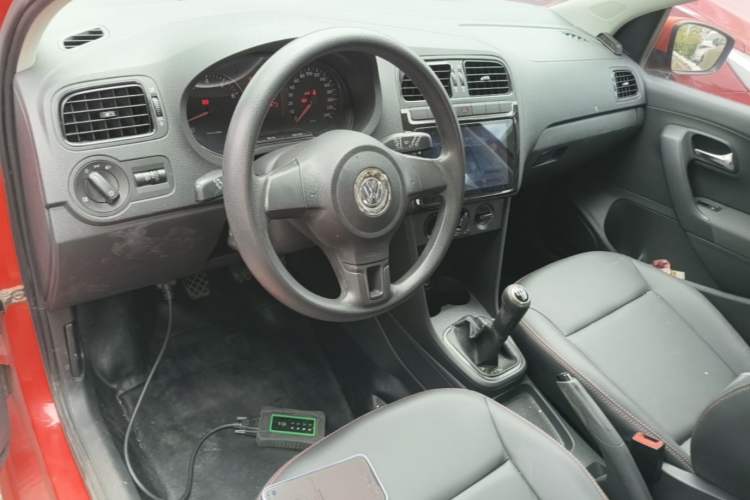 Used Volkswagen Polo 2013 1.4L Manual Fashion Edition Center Console