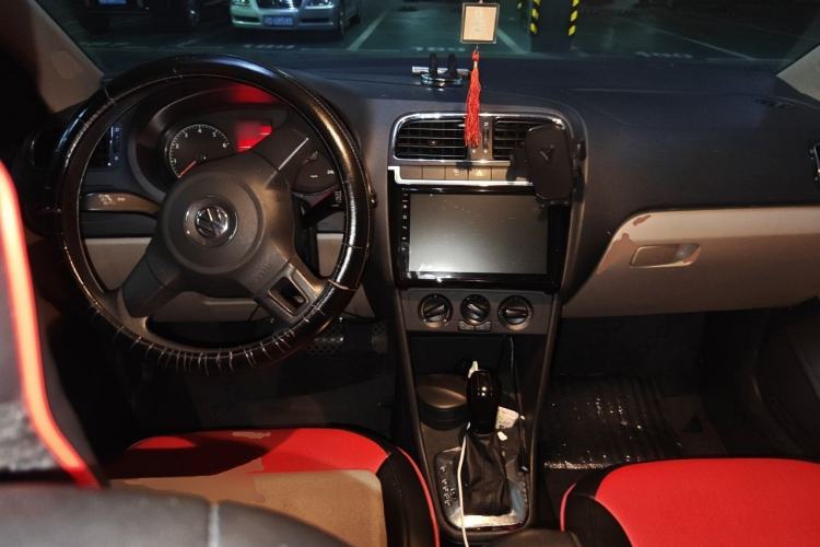 Used Volkswagen Polo 2013 1.6L Automatic Comfort Edition Center Console