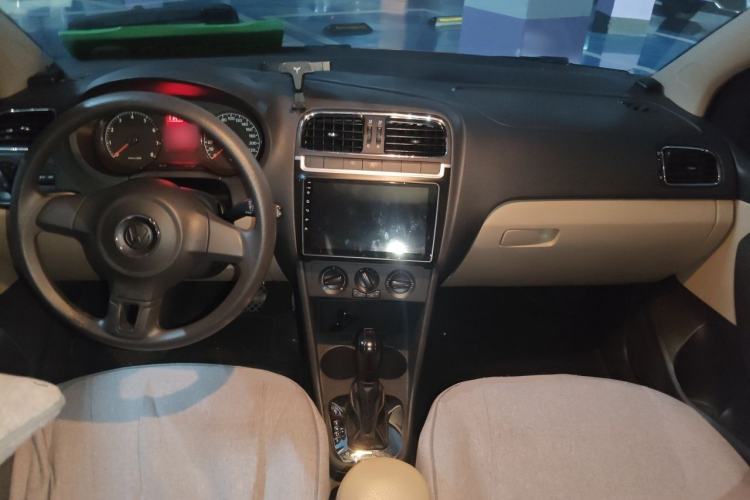 Used Volkswagen Polo 2013 1.4L Automatic Comfort Edition Center Console
