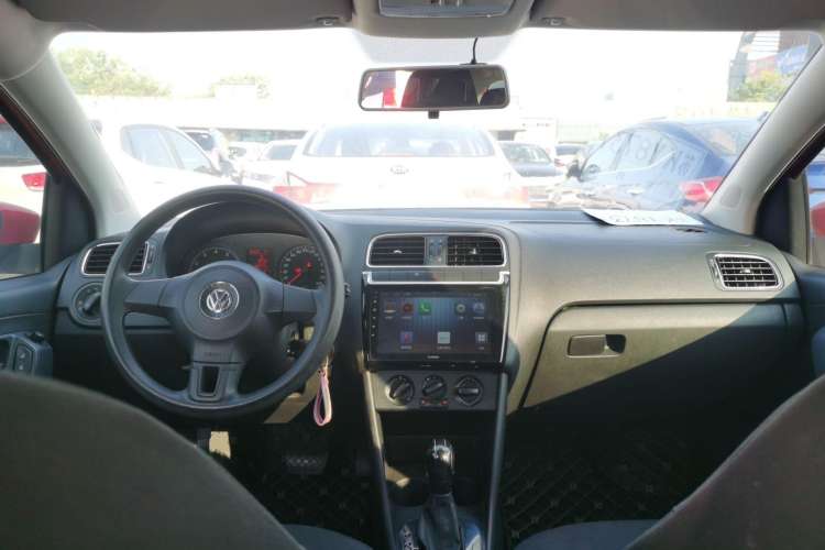 Used Volkswagen Polo 2013 1.6L Automatic Comfort Edition Center Console