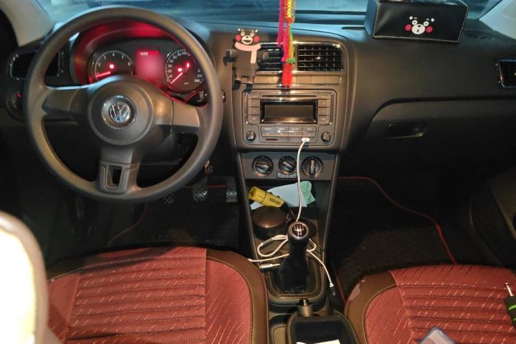 Used Volkswagen Polo 2013 1.4L Manual Comfort Edition Center Console