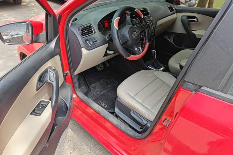 Used Volkswagen Polo 2013 1.6L Automatic Luxury Edition Driver Seat