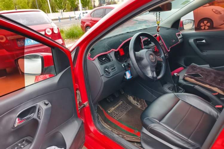 Used Volkswagen Polo 2013 1.4L Manual Fashion Edition Driver Seat