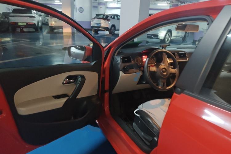 Used Volkswagen Polo 2013 1.4L Automatic Comfort Edition Driver Seat
