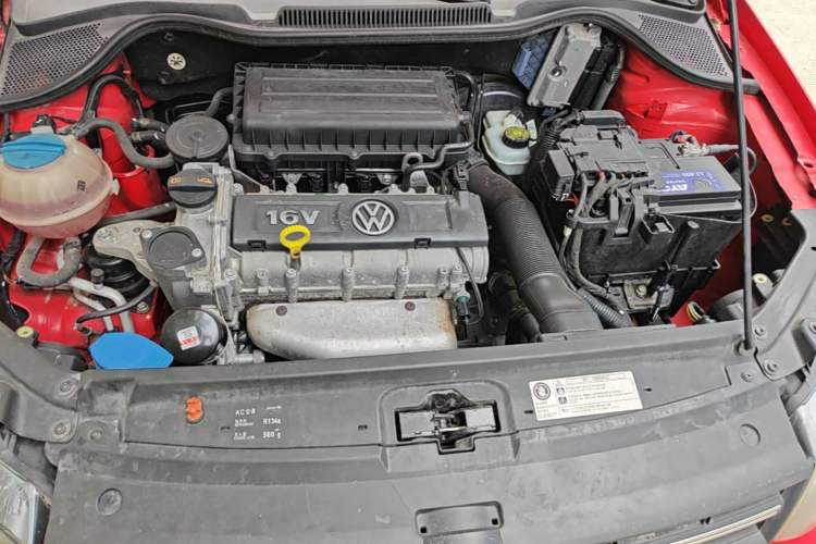 Used Volkswagen Polo 2013 1.6L Automatic Luxury Edition Engine Bay