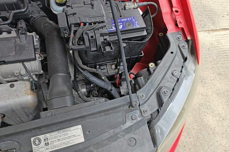 Used Volkswagen Polo 2013 1.6L Automatic Luxury Edition Engine Bay Left