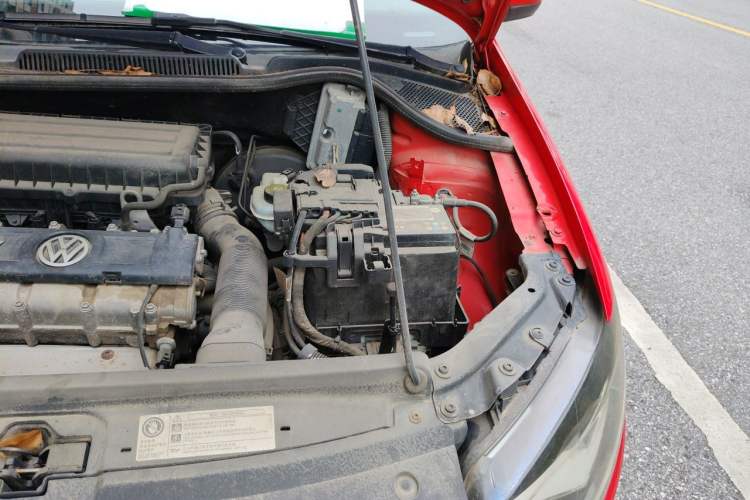 Used Volkswagen Polo 2013 1.4L Automatic Comfort Edition Engine Bay Left