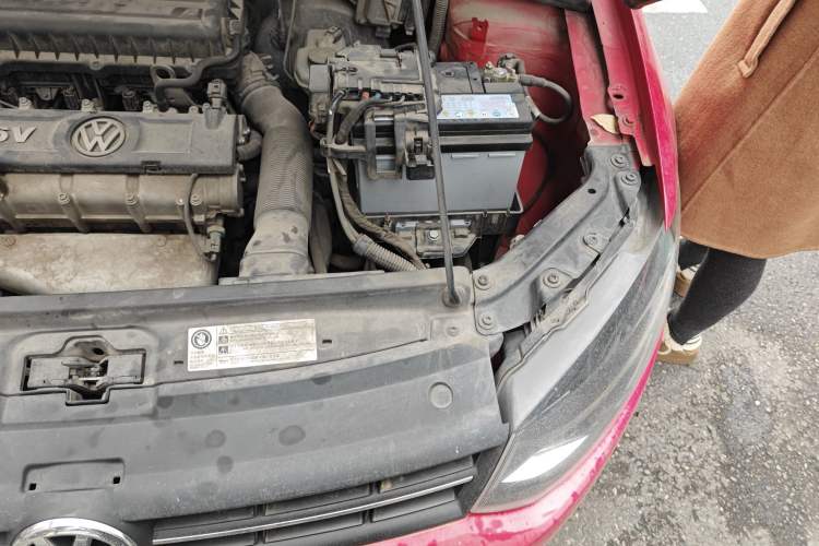 Used Volkswagen Polo 2013 1.4L Manual Fashion Edition Engine Bay Left